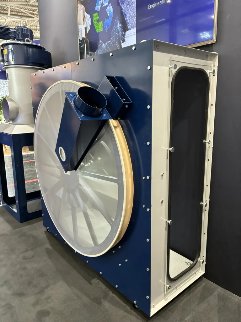 Rotating Filter Disc of the LTG Prefilter TVM LTG Prefilter TVM with large rotating filter disc for the continuous separation of fibers, coarse particles, and dirt from process air.